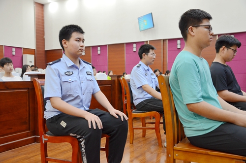 法警.JPG